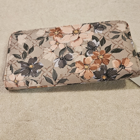 NINE WEST WALLET - Picture 2 of 4